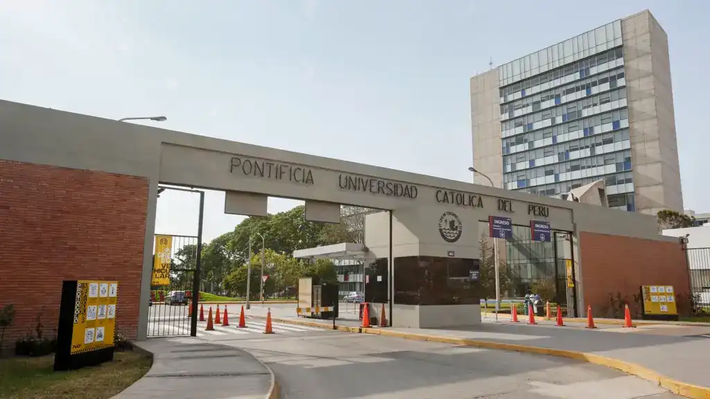 Pontificia Universidad Católica del Perú